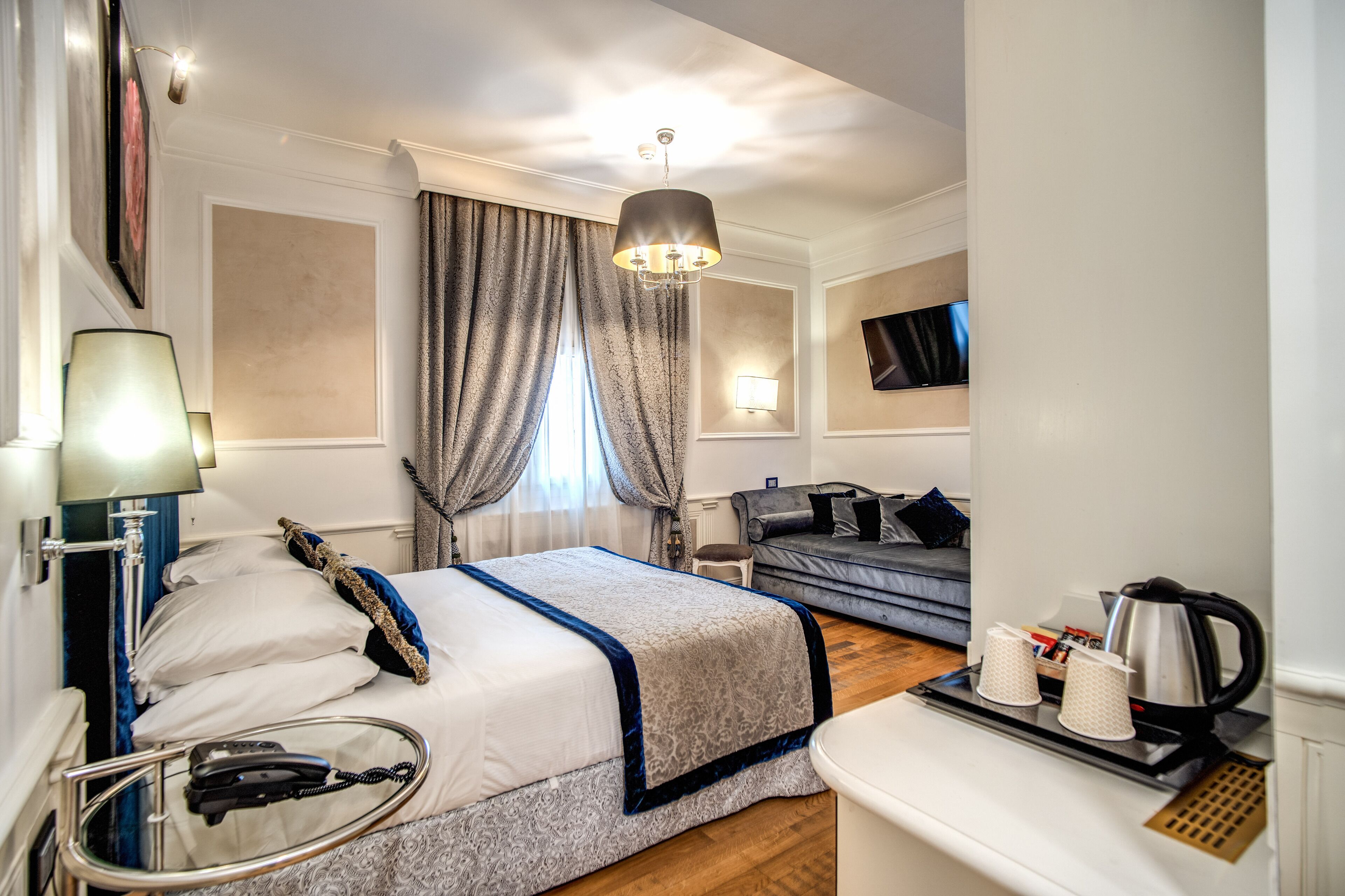 deluxe double or twin room | premium bedding, minibar, in-room safe, desk