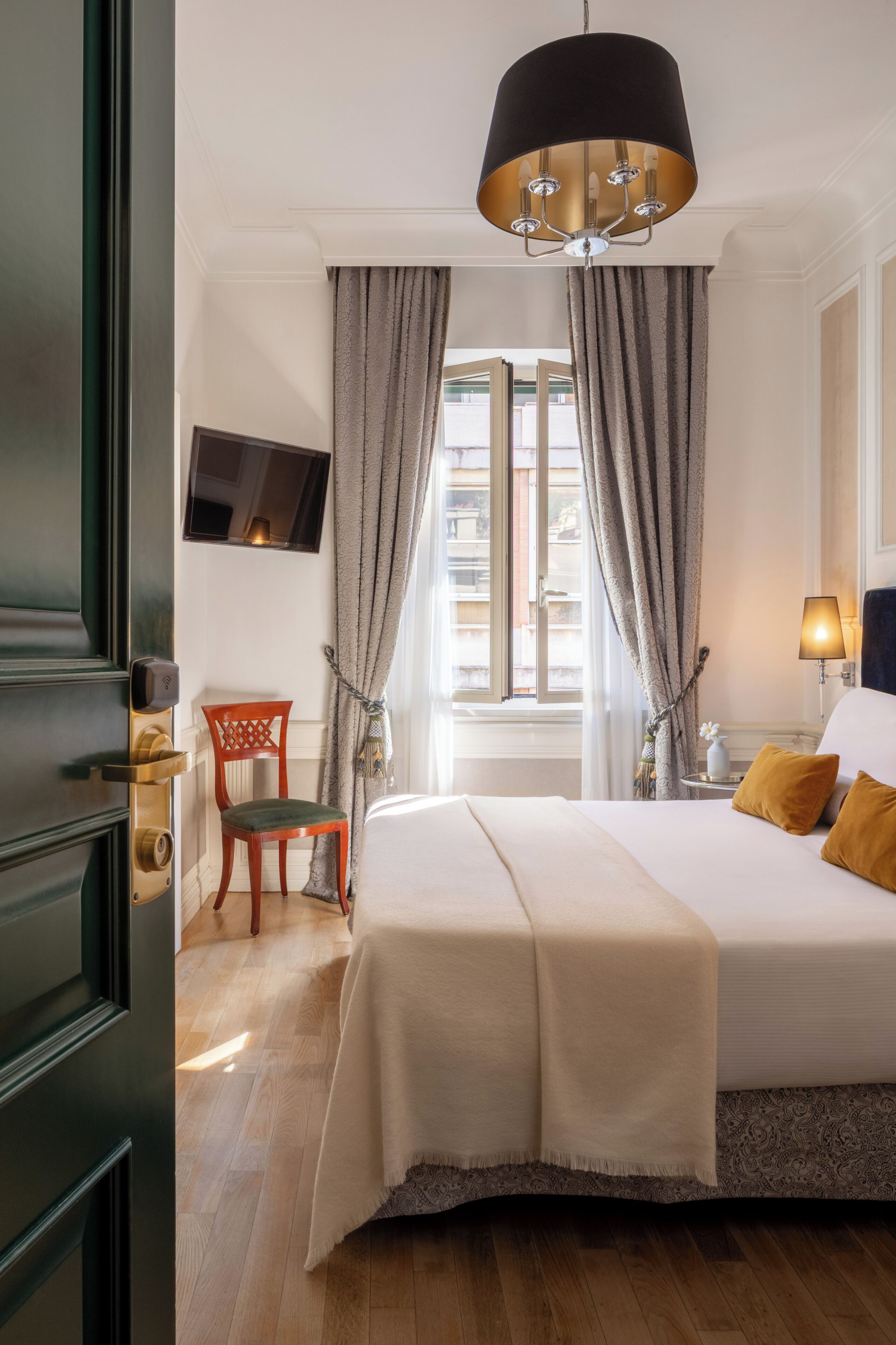 Classic Room | Premium bedding, minibar, in-room safe, desk