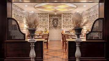 Café da manhã com buffet todos os dias mediante uma taxa