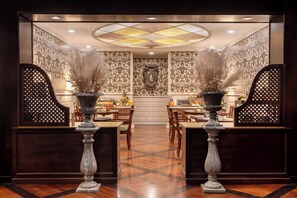 Daily buffet breakfast for a fee - Hotel Britannia (Rome)