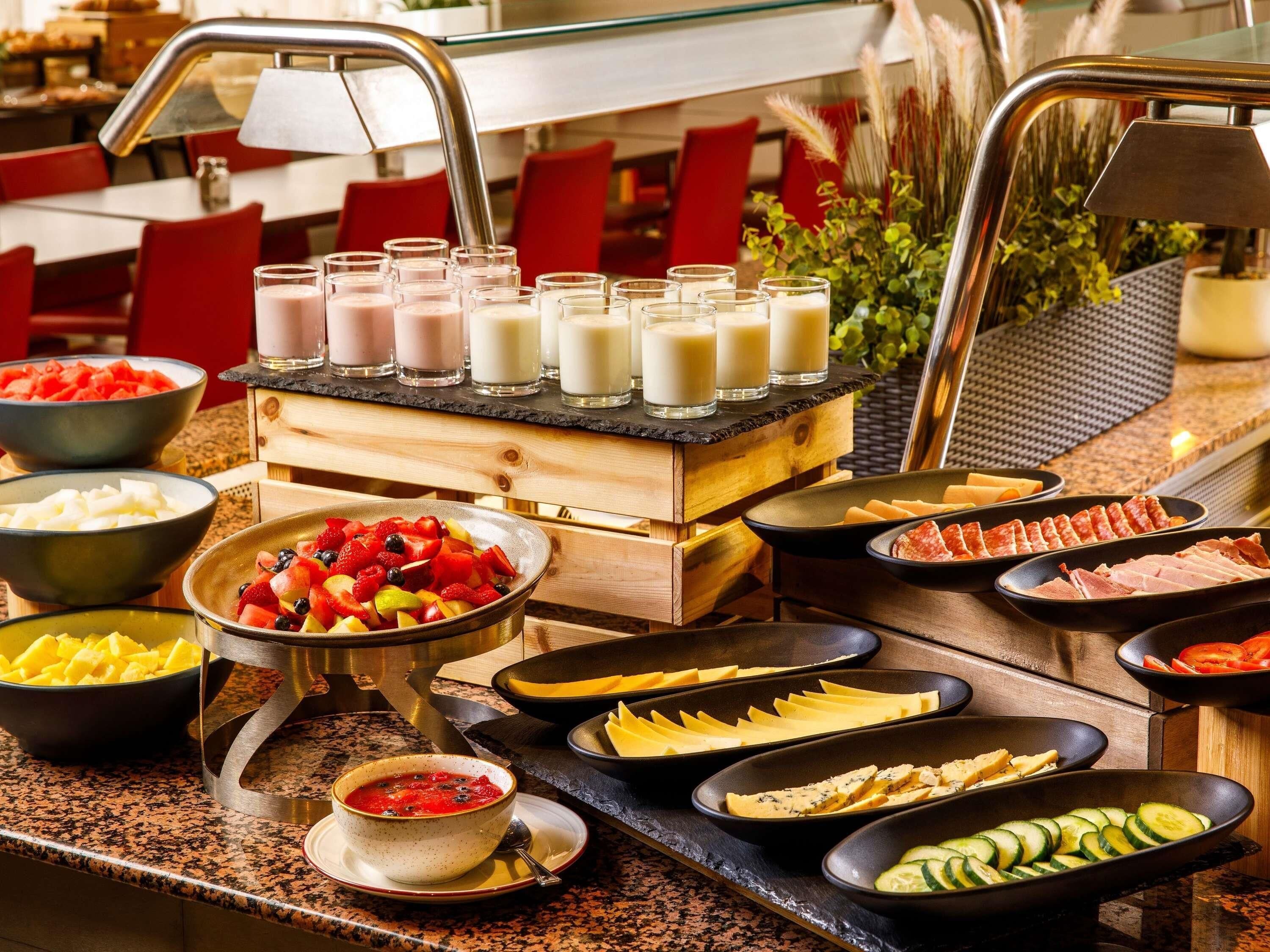 Café da manhã com buffet todos os dias mediante uma taxa