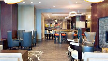 Daily cooked-to-order breakfast (USD 17 per person)