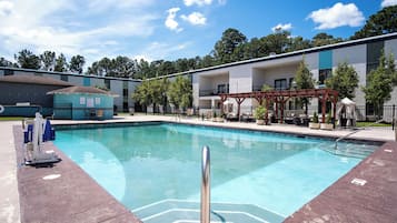 Outdoor pool, pool loungers