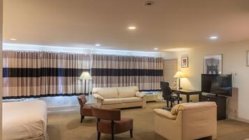 King Suite - Non-Smoking