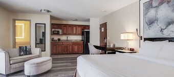 Cottonwood Suites Savannah Hotel & Conference Center