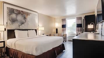 Colchones con pillow-top, escritorio y cortinas blackout