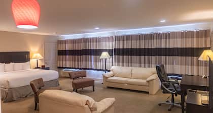 Cottonwood Suites Savannah Hotel & Conference Center