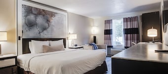 Cottonwood Suites Savannah Hotel & Conference Center