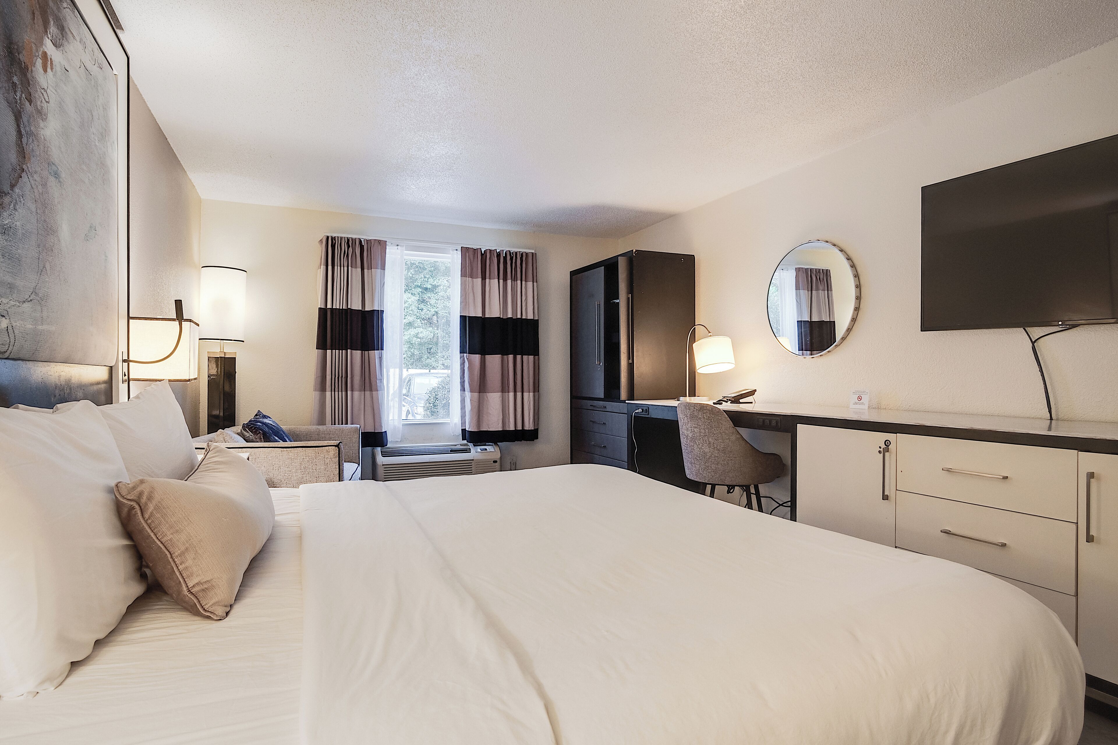 Standard King Room - Non-Smoking | Pillowtop beds, desk, blackout drapes, iron/ironing board