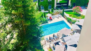 Sæsonbestemt udendørs pool