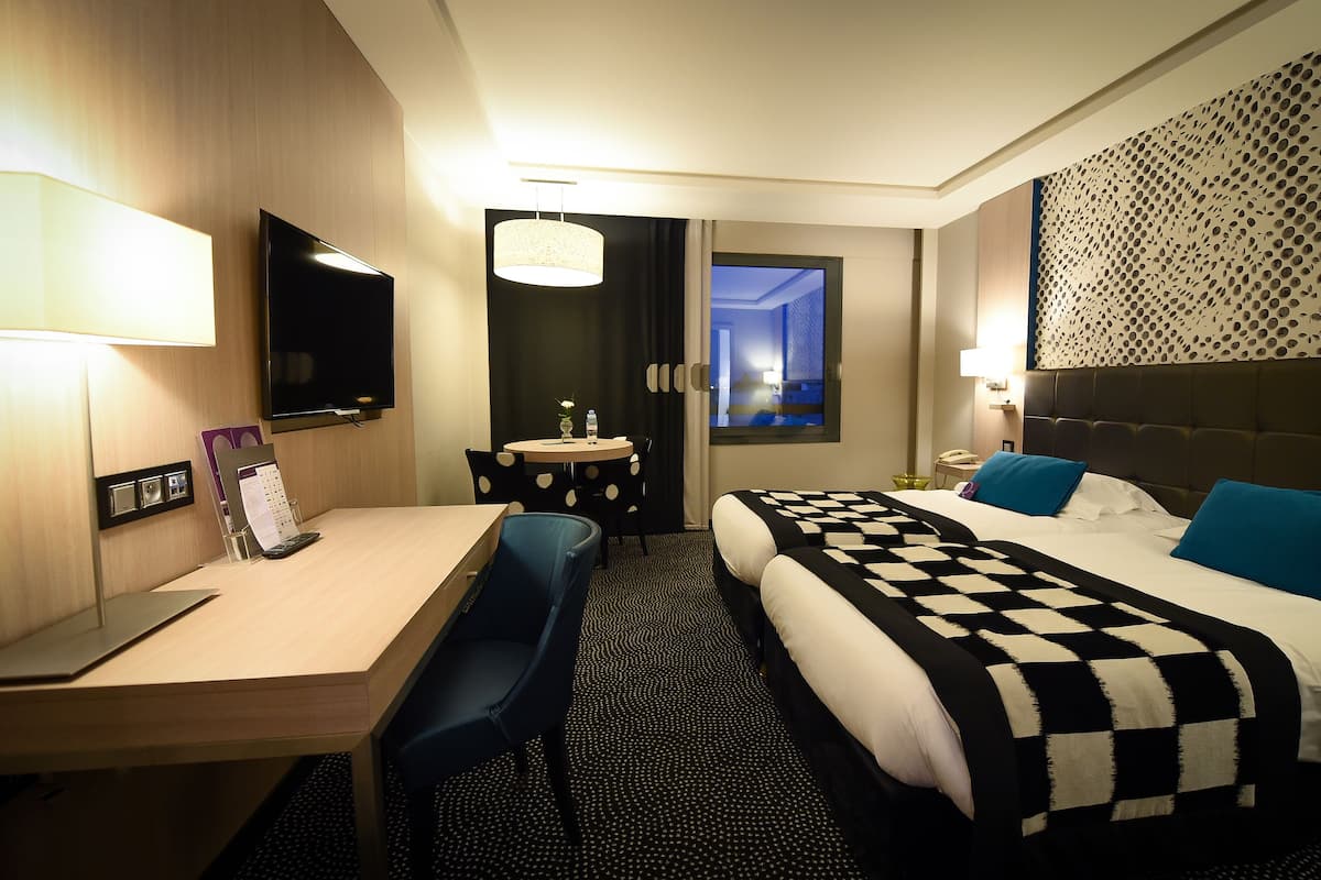 Chambre Supérieure avec lits jumeaux, 2 lits une place | Minibar, coffres-forts dans les chambres, bureau, rideaux occultants