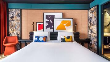 Room, 1 Double Bed | Minibar, in-room safe, desk, blackout drapes