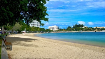 Beach nearby, white sand, scuba diving
