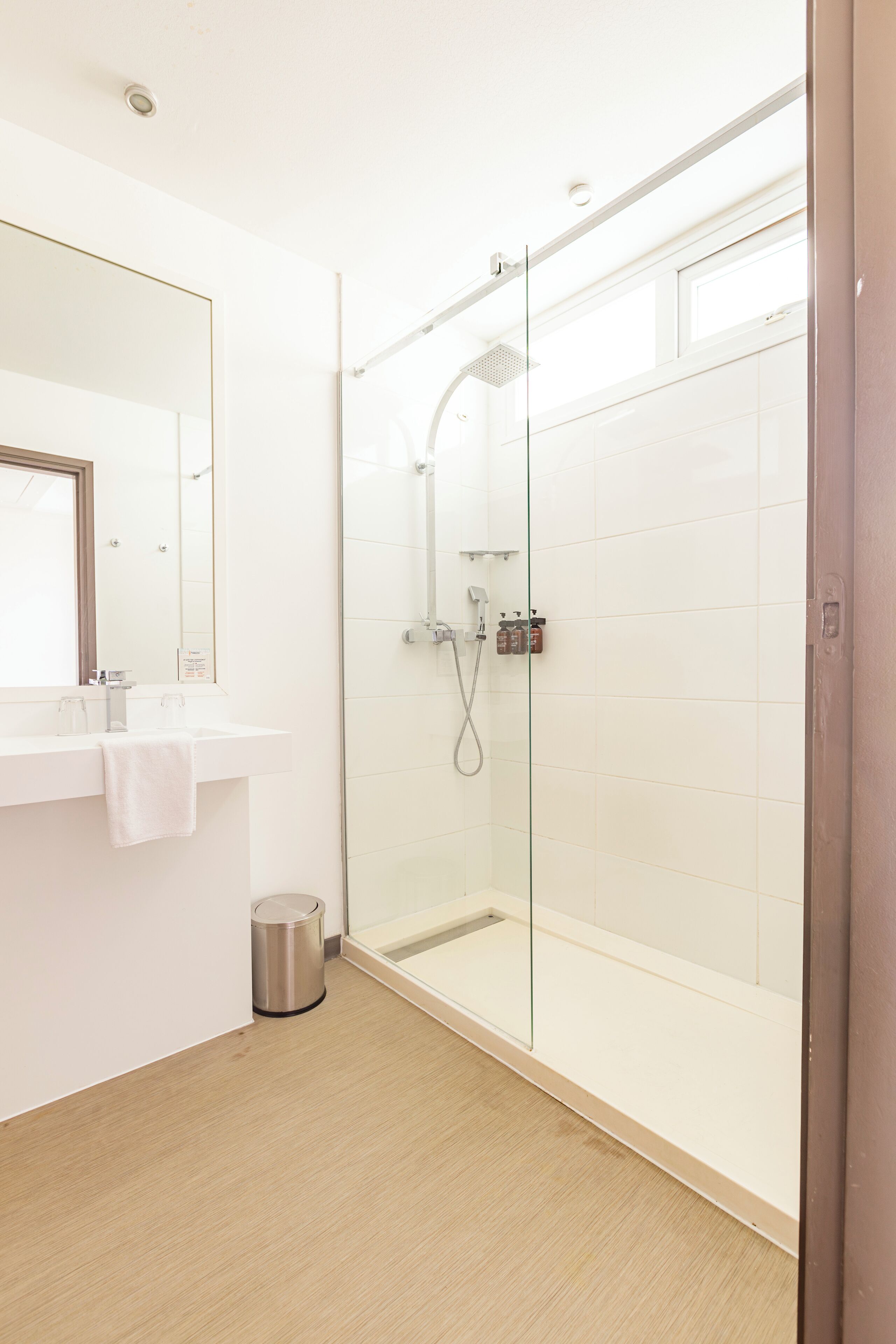 standard double or twin room | bathroom | shower, rainfall showerhead, free toiletries, hair dryer