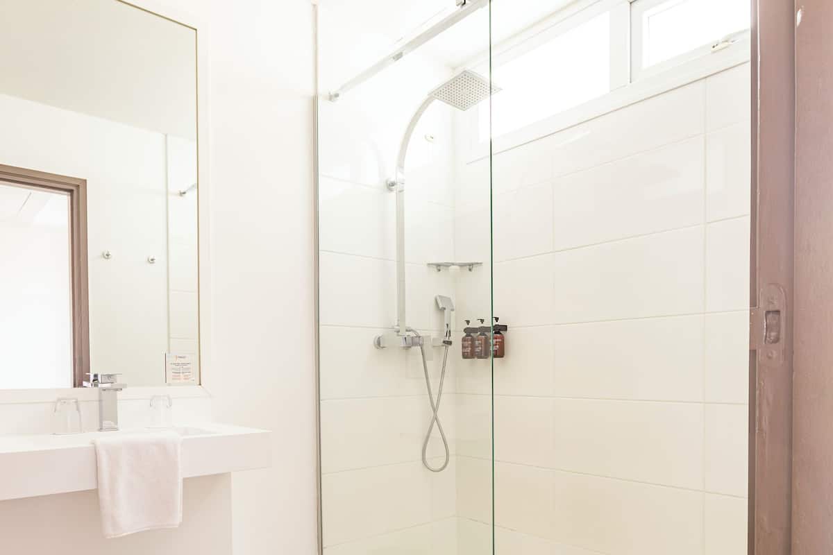 standard double or twin room | bathroom | shower, rainfall showerhead, free toiletries, hair dryer