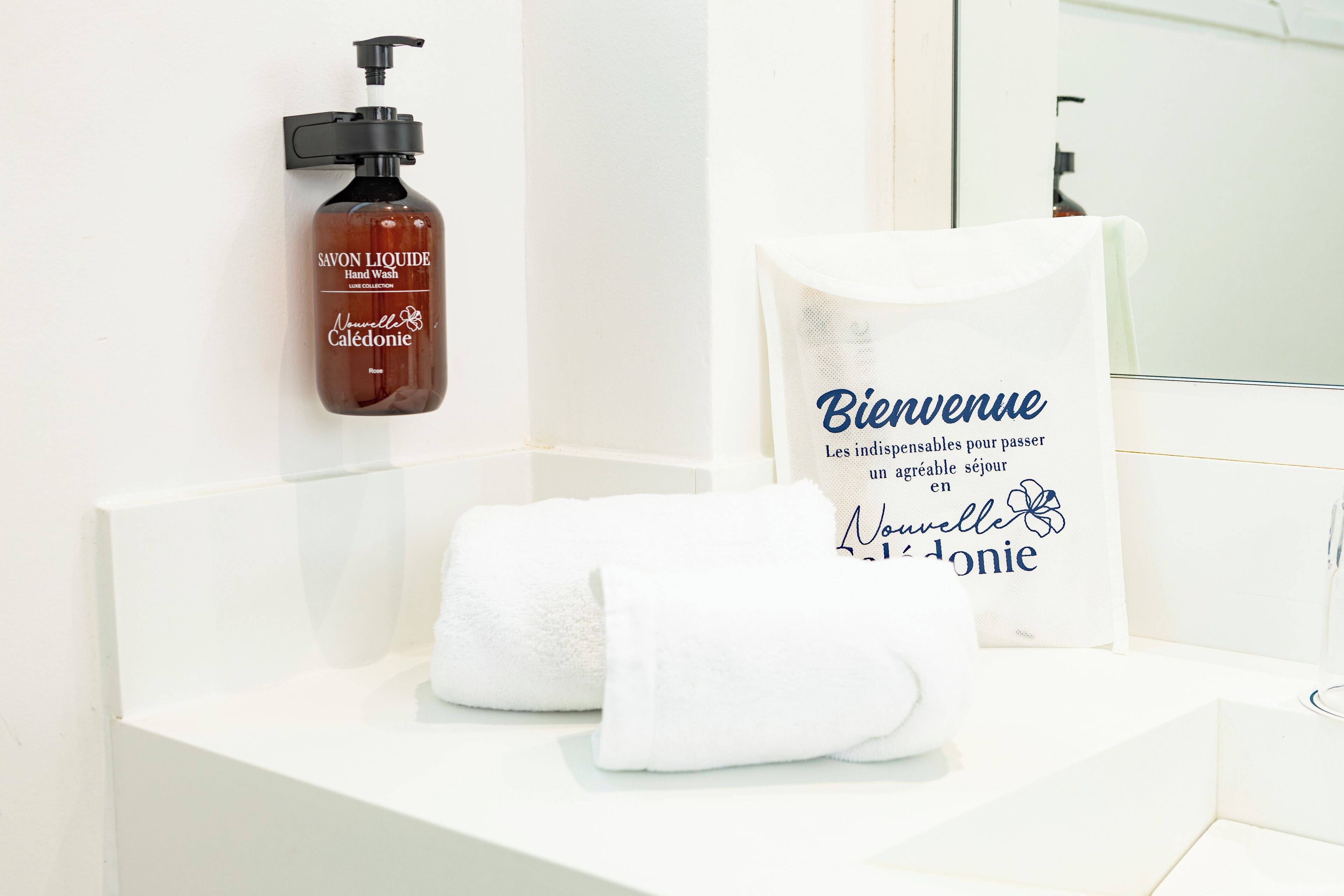 shower, rainfall showerhead, free toiletries, hair dryer