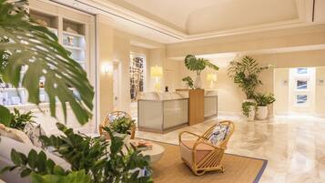 Hot tub, steam room, body treatments, aromatherapy, body wraps