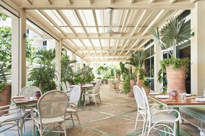 Terrace/patio - Four Seasons Resort Palm Beach (Palm Beach)