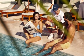 2 outdoor pools, pool loungers