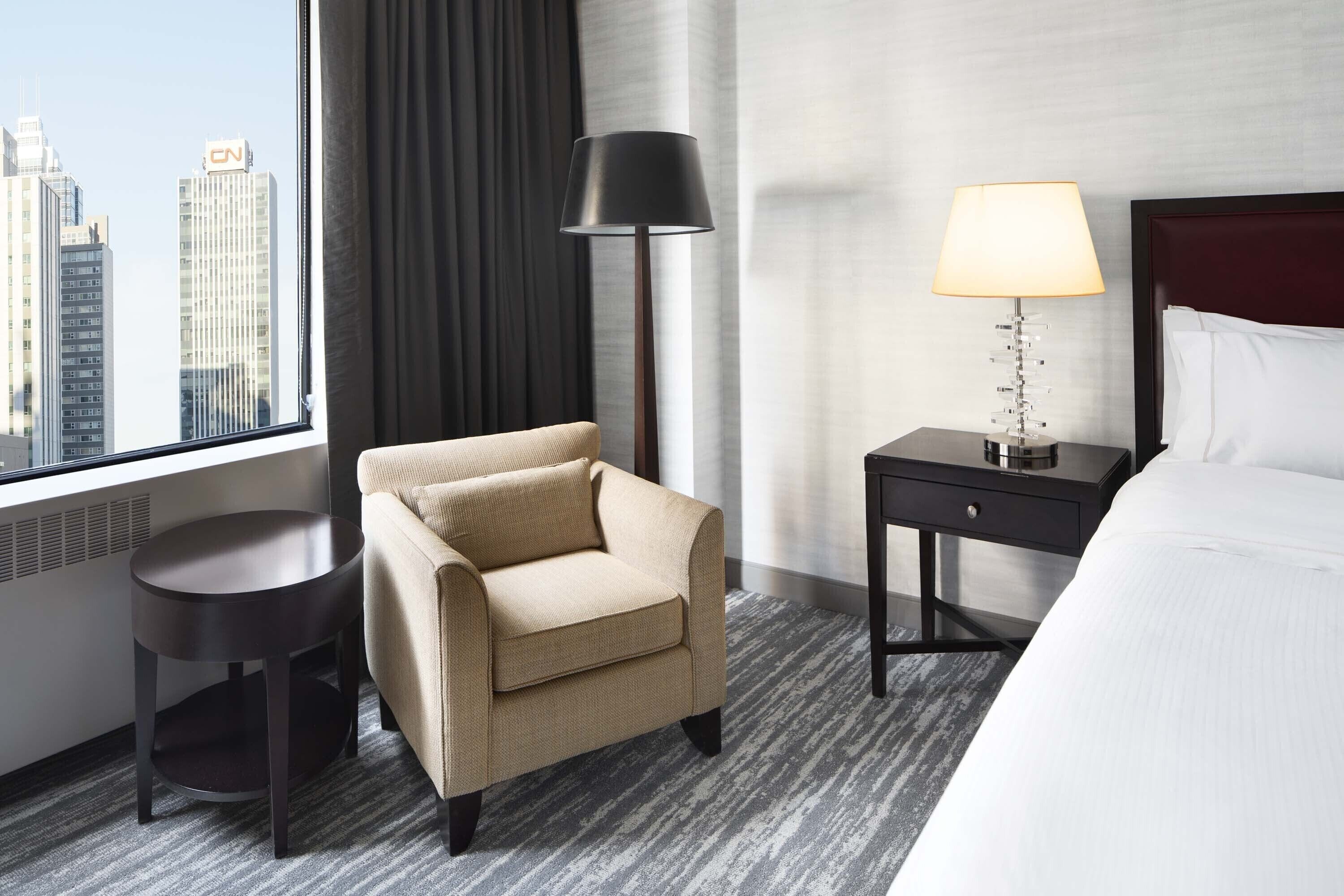 executive room, 1 king bed, non smoking | 1 bedroom, premium bedding, pillow-top beds, in-room safe