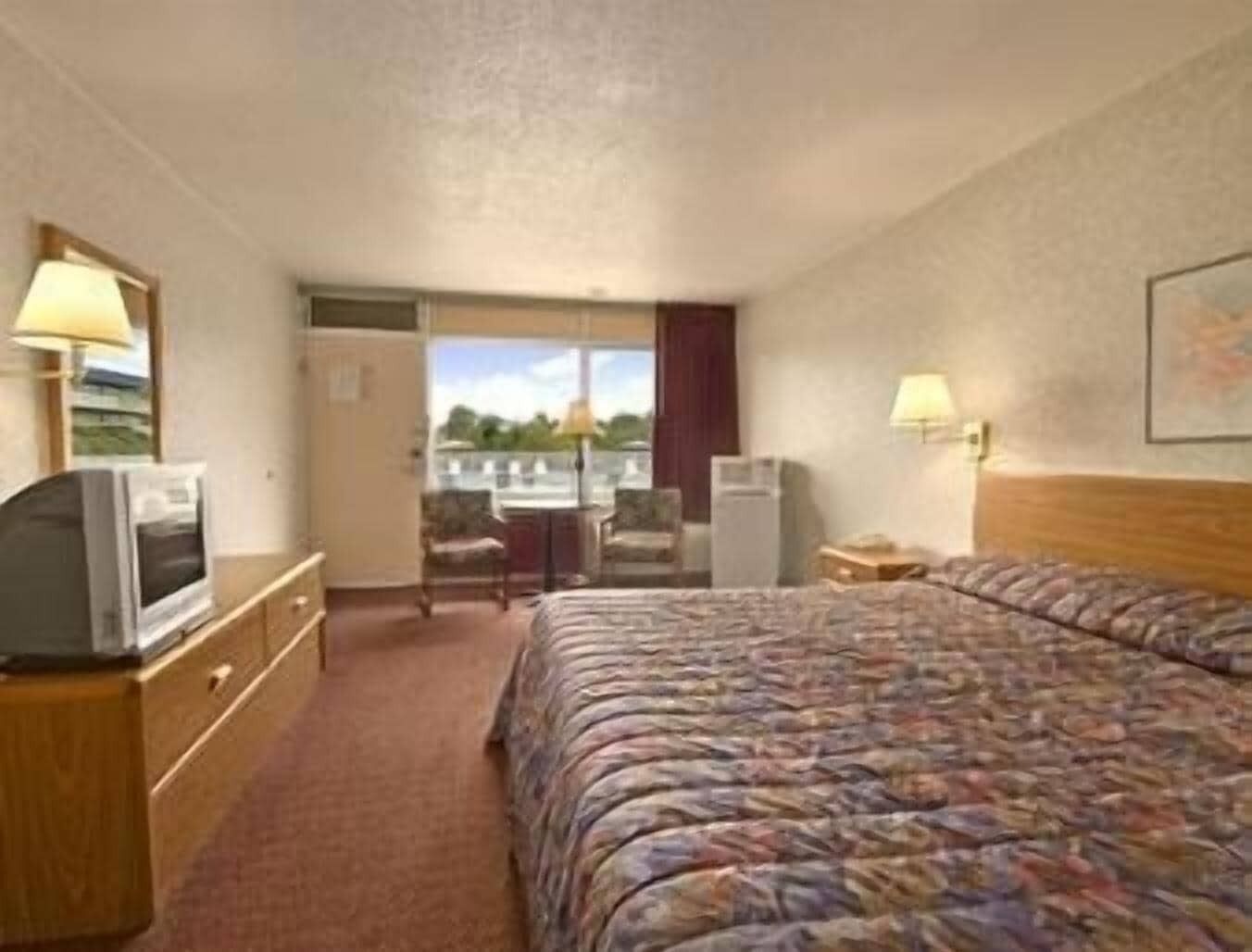 Egyptian cotton sheets, premium bedding, pillowtop beds, in-room safe
