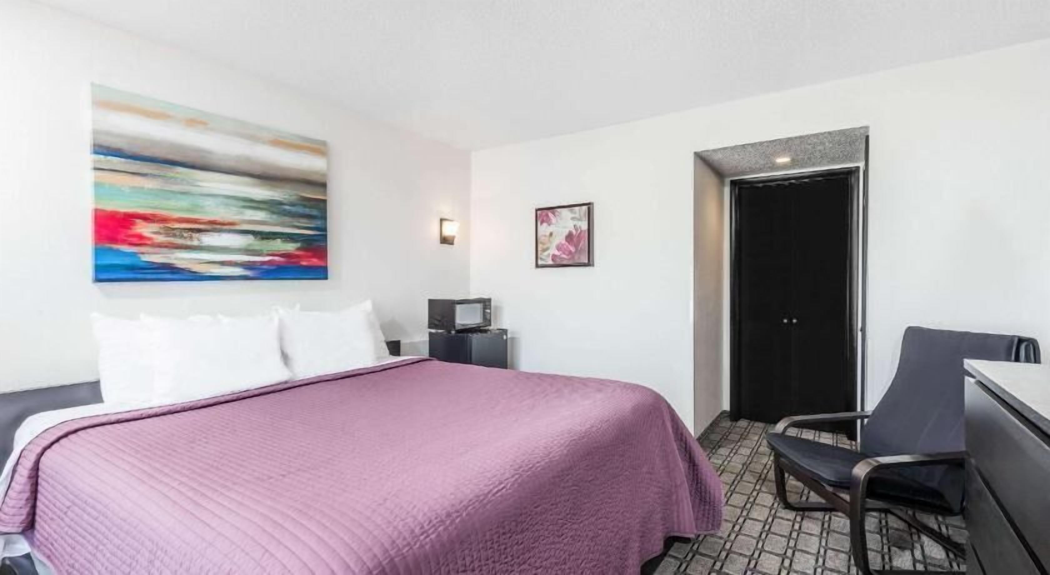 Egyptian cotton sheets, premium bedding, pillowtop beds, in-room safe