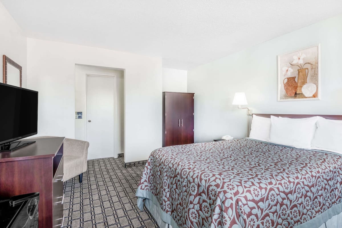 Egyptian cotton sheets, premium bedding, pillowtop beds, in-room safe