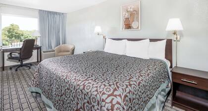 Days Inn by Wyndham St Clairsville