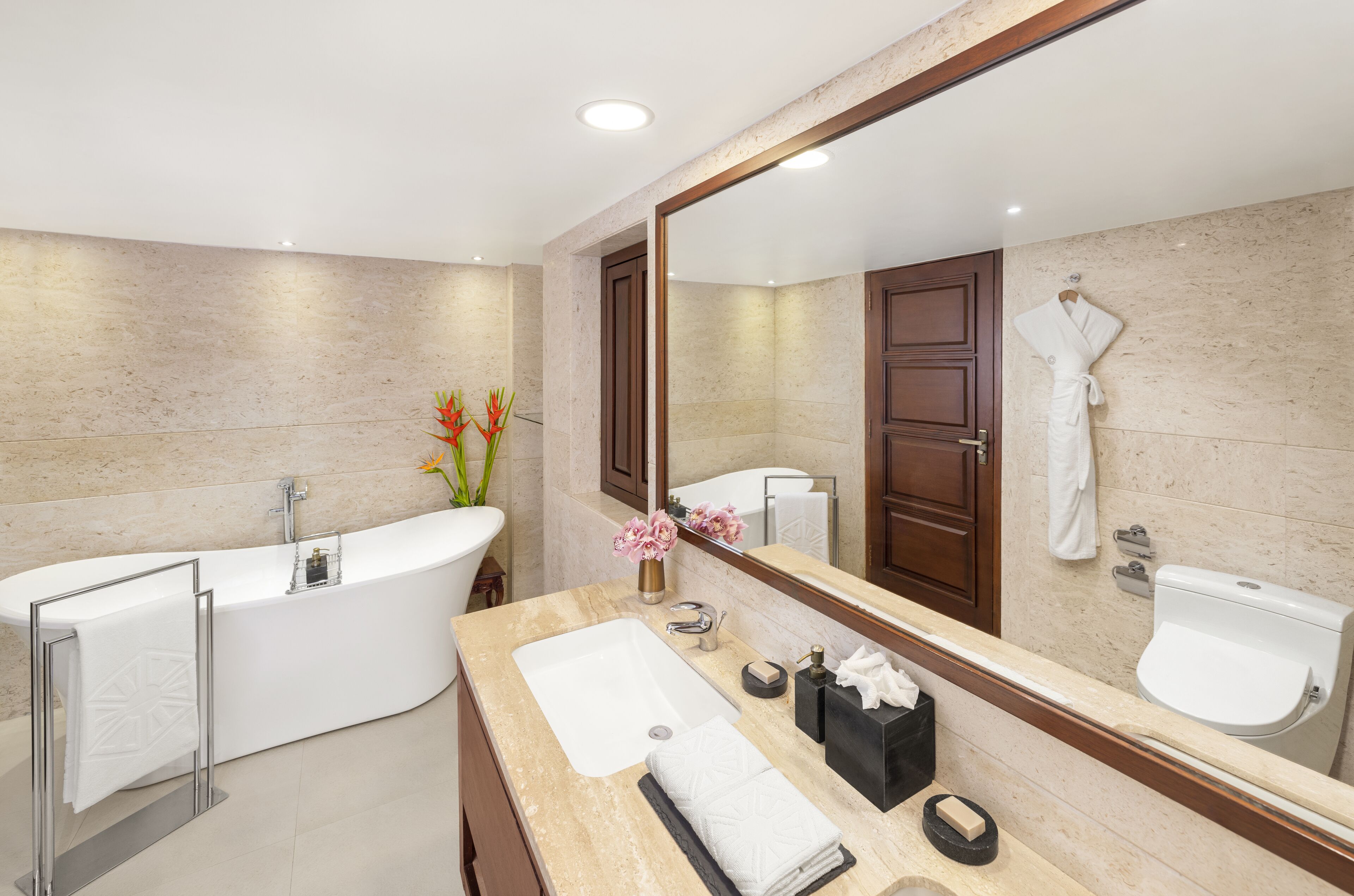 presidential suite, sea view (vasco de gama) | bathroom | rainfall showerhead, free toiletries, hair dryer, slippers