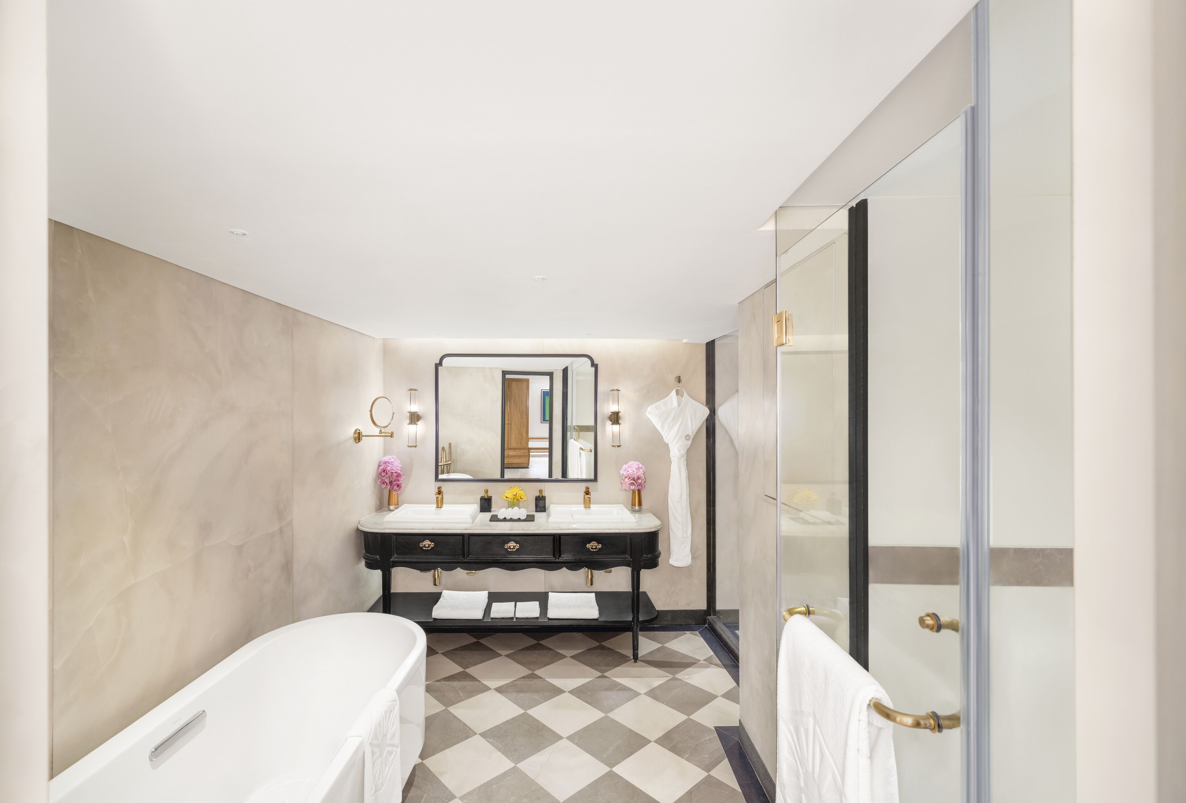 suite, sea view (jardim) | bathroom | rainfall showerhead, free toiletries, hair dryer, slippers