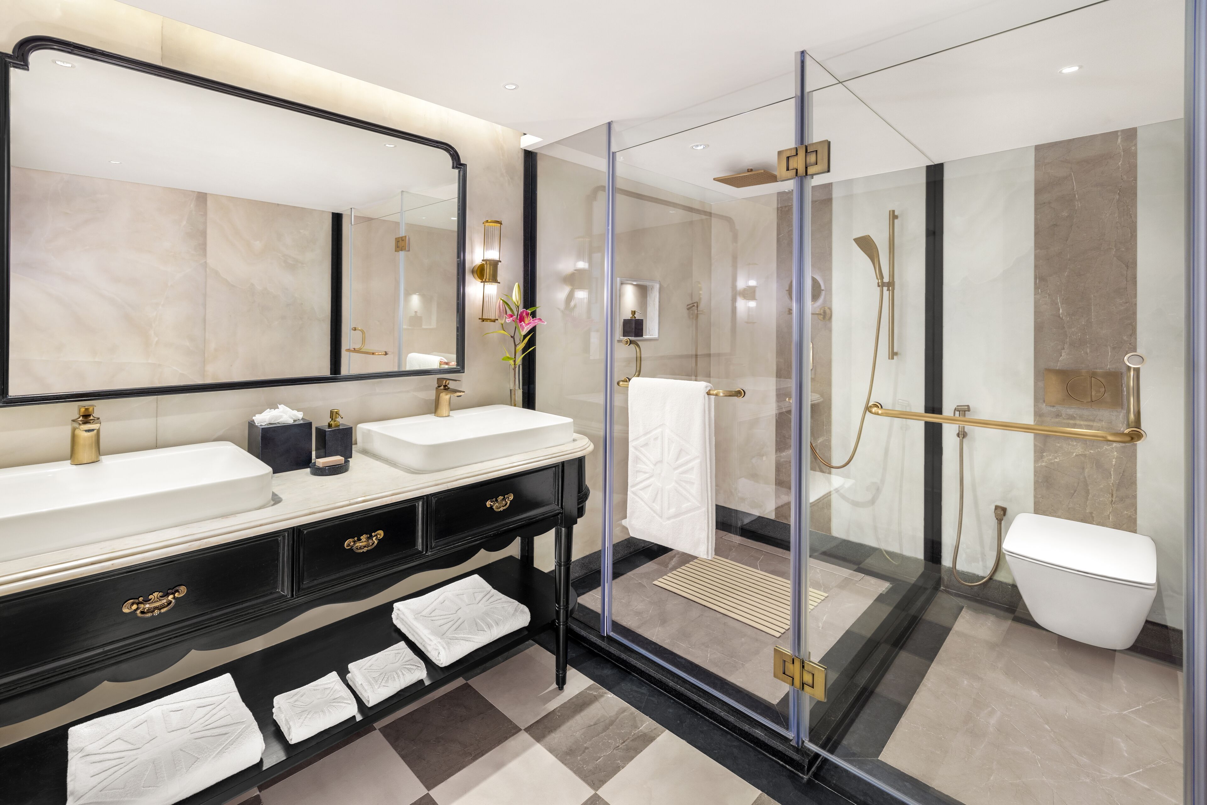 luxury suite, sea view | bathroom | rainfall showerhead, free toiletries, hair dryer, slippers