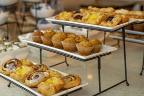 Breakfast buffet - The Hotel Fullerton Anaheim (Fullerton)
