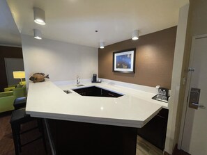 Executive Studio Suite, Executive Level | Minibar - The Hotel Fullerton Anaheim (Fullerton)