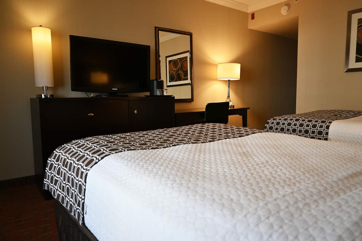Premium bedding, in-room safe, desk, laptop workspace
