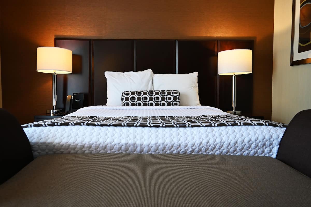 Habitación ejecutiva, 1 cama Queen size, piso ejecutivo | Ropa de cama de alta calidad y caja de seguridad en la habitación
