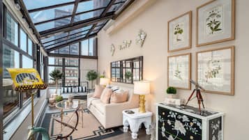 Suite, 1 Queen Bed | Living area