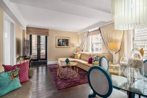 Suite, 2 Bedrooms (Balcony) | Living area