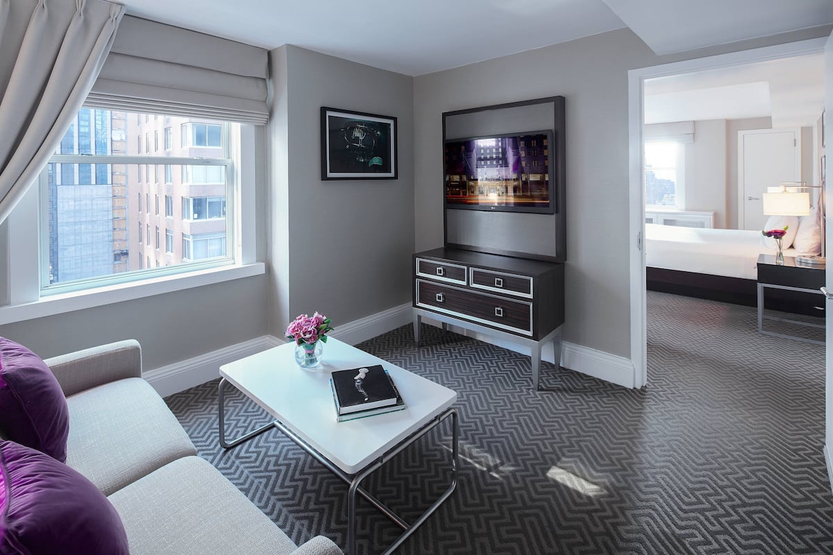 Suite, 1 Bedroom | Living room