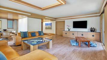 Premium bedding, down comforters, minibar, in-room safe