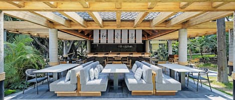 2 restaurants, breakfast, lunch, dinner served; Asian cuisine