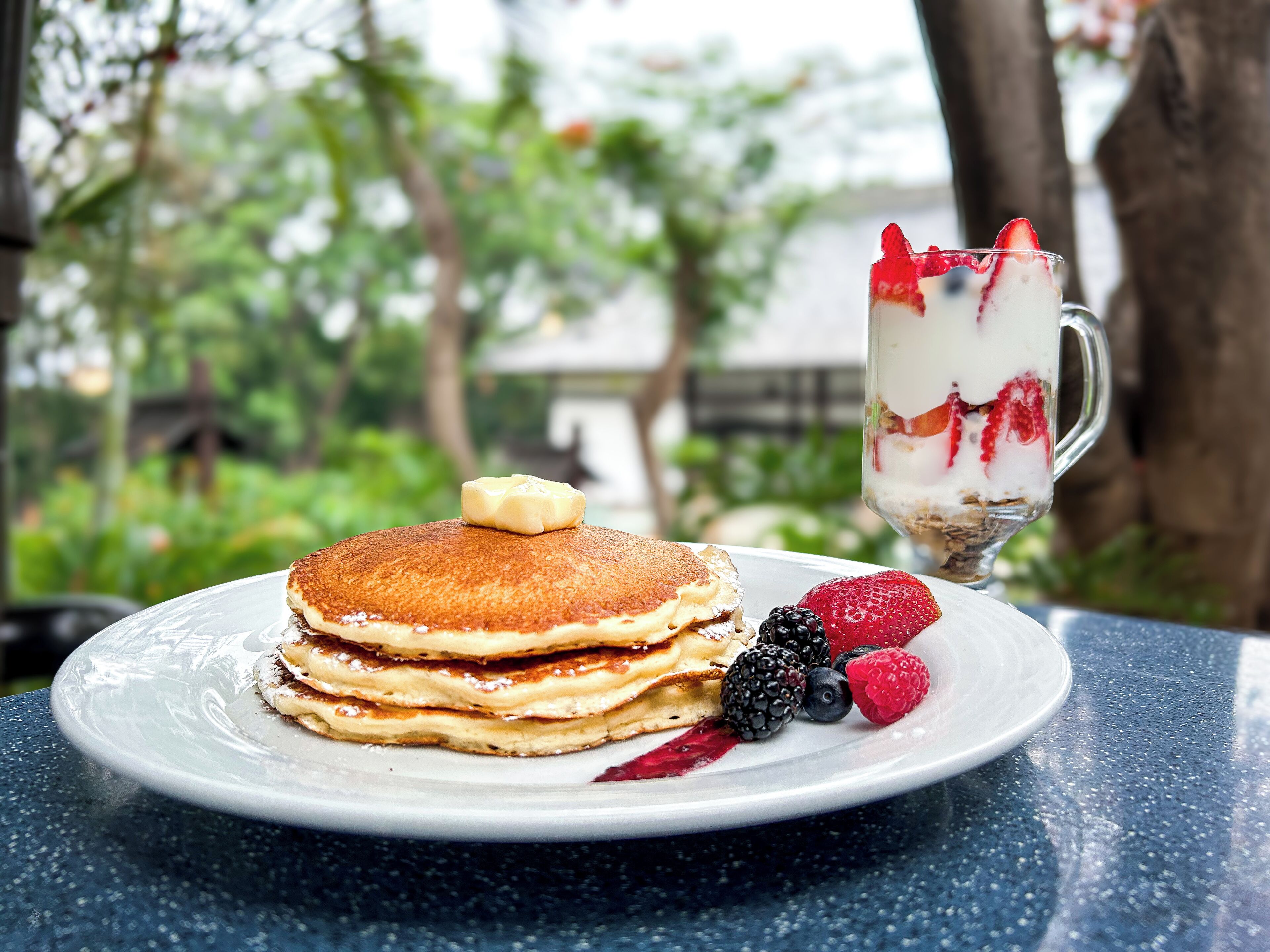 daily cooked-to-order breakfast for a fee