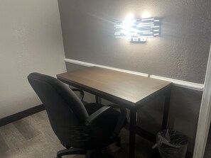 Pillow-top beds, desk, blackout curtains, iron/ironing board - La Quinta Inn By Wyndham IH-10 West San Antonio TX (San Antonio)