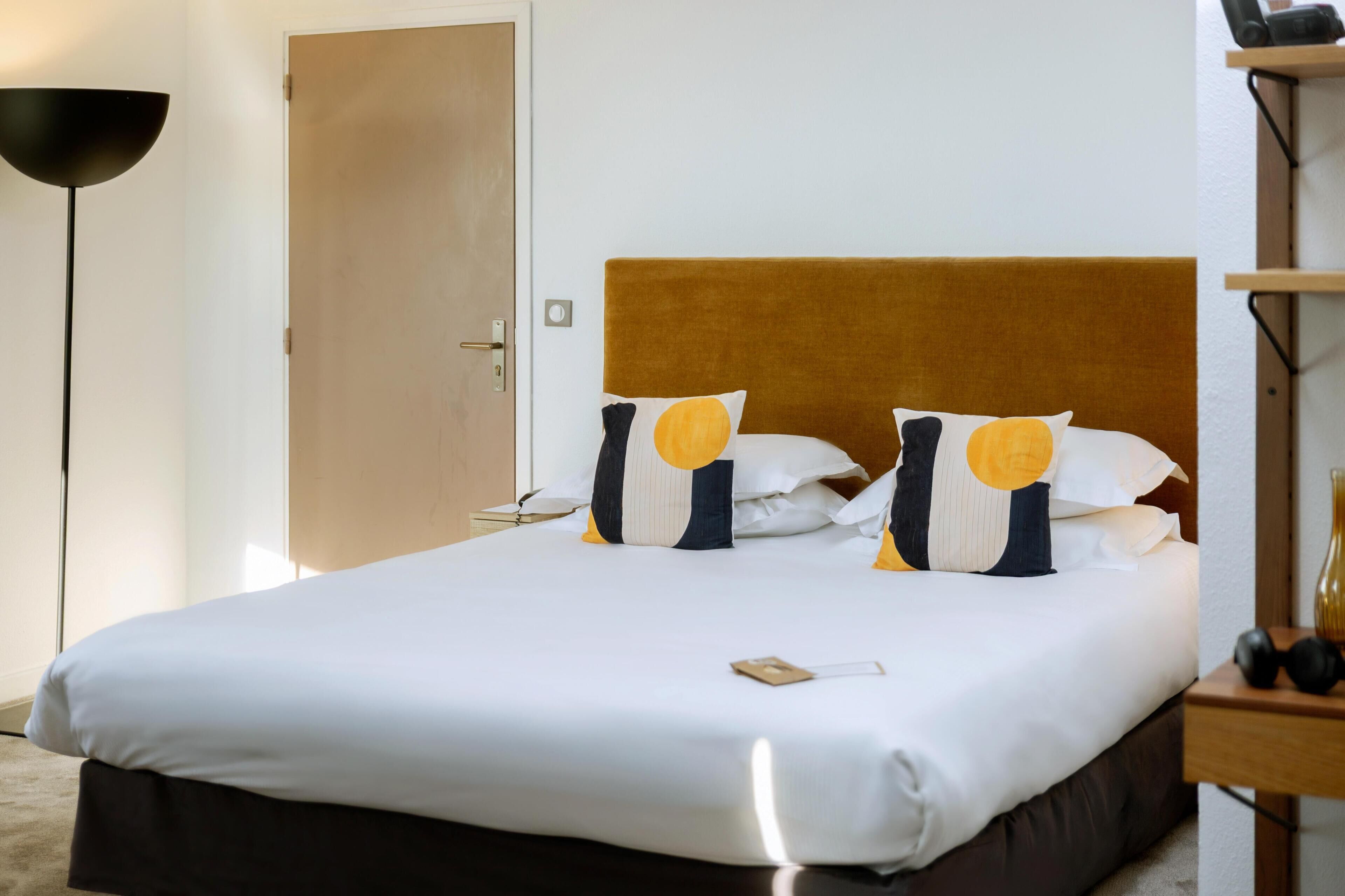 Ropa de cama de alta calidad, minibar, caja fuerte y escritorio