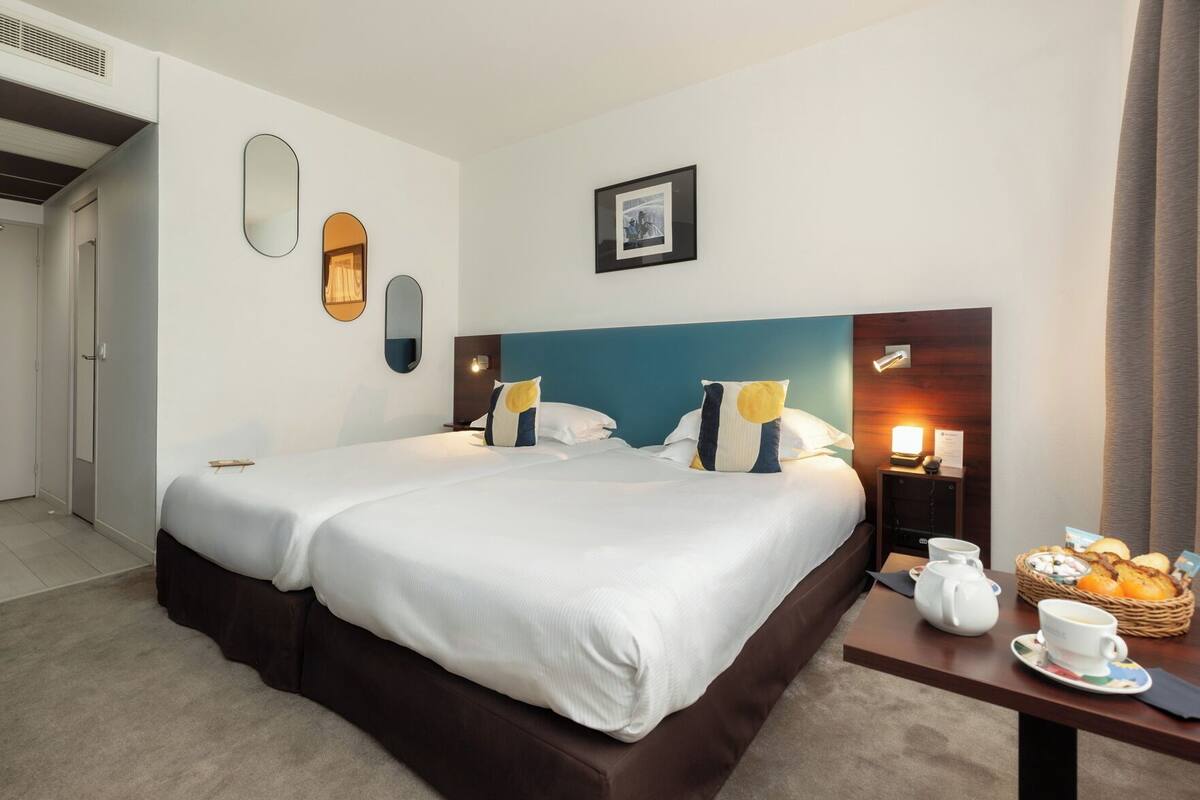 Ropa de cama de alta calidad, minibar, caja fuerte y escritorio