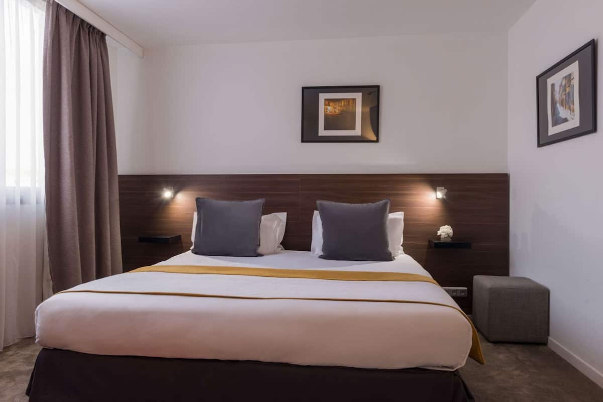 Ropa de cama de alta calidad y minibar