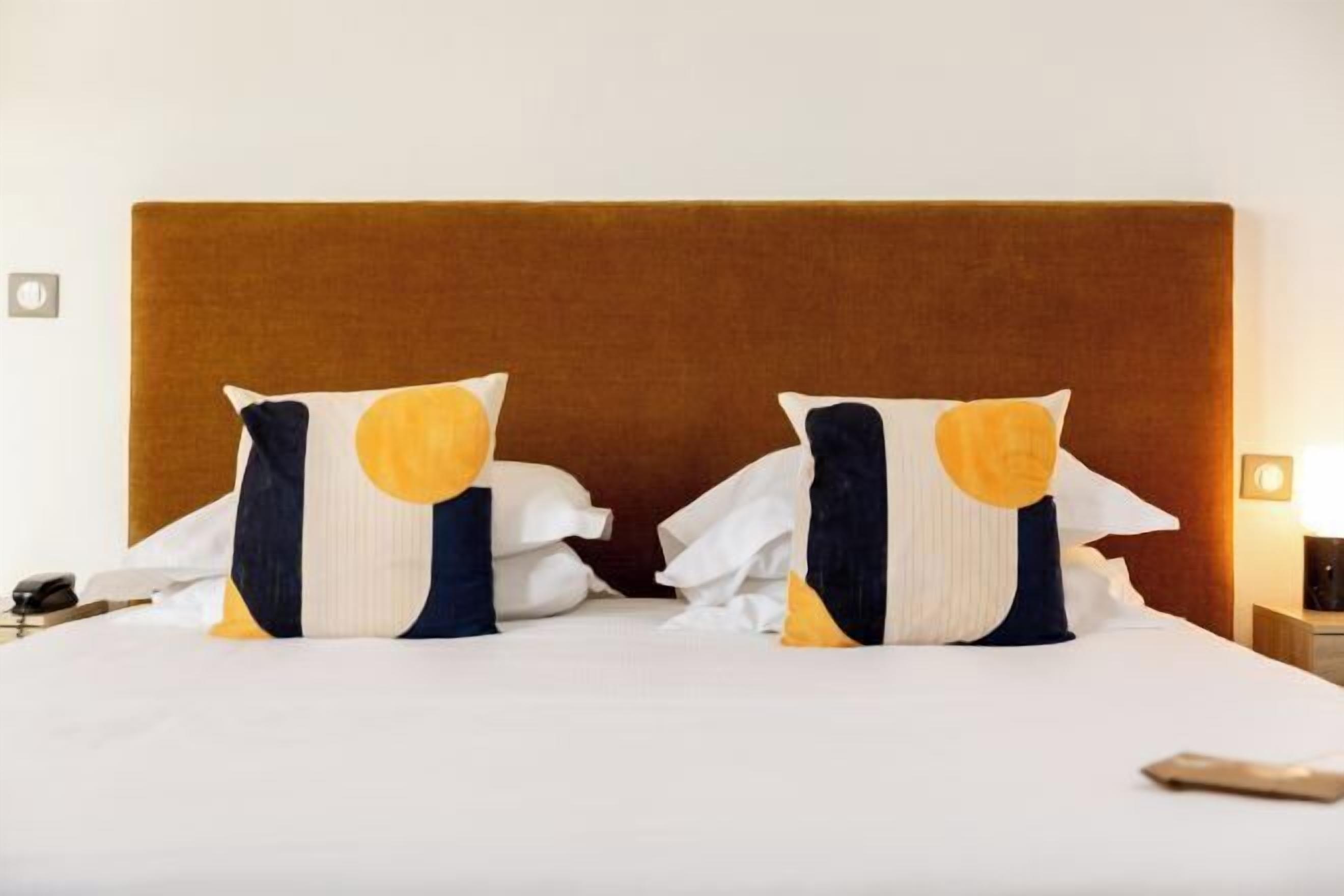 Hochwertige Bettwaren, Minibar, Zimmersafe, Schreibtisch