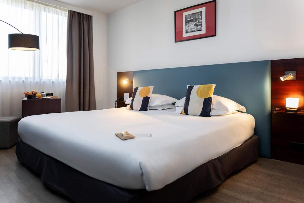 Premium bedding, minibar, in-room safe, desk