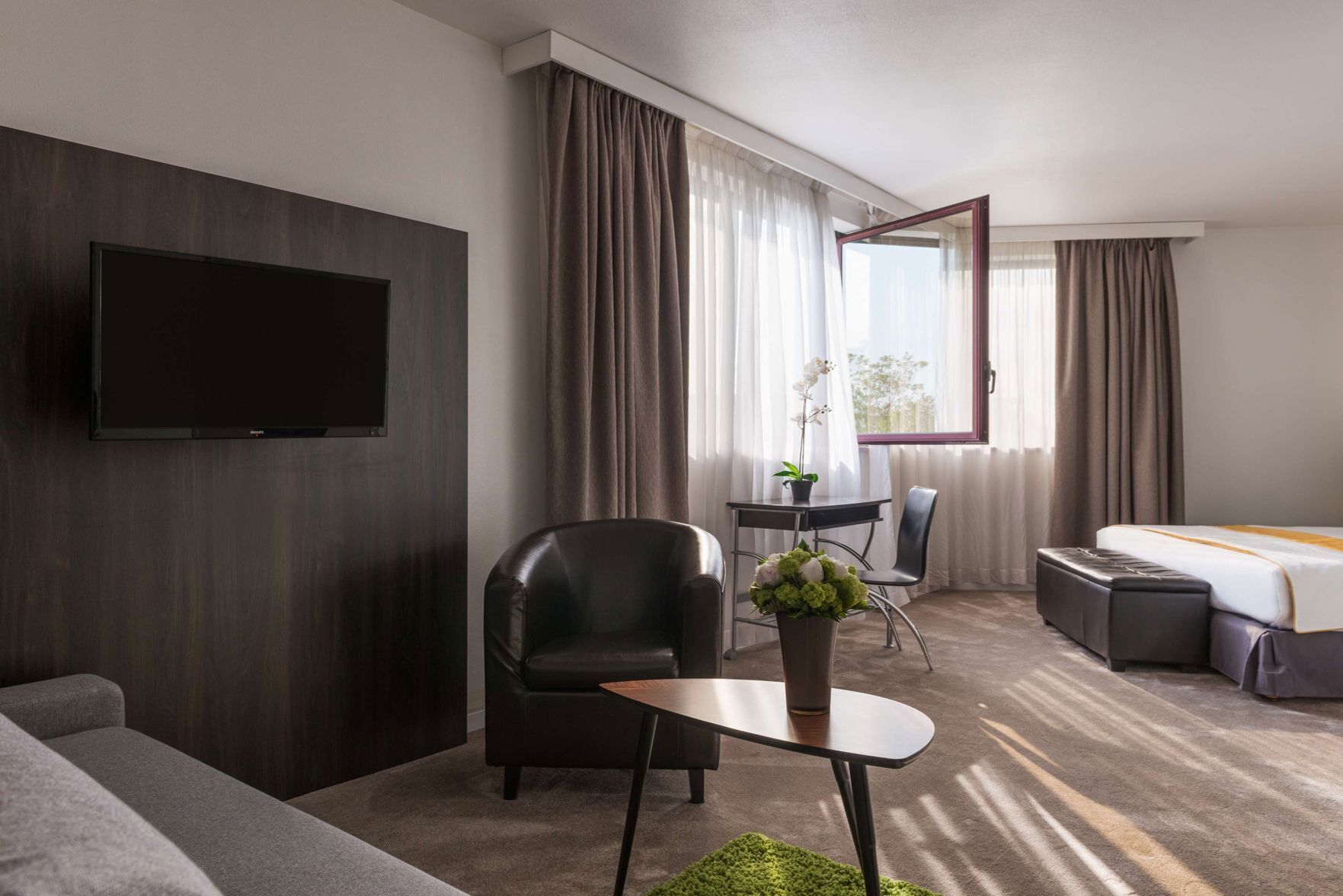 Ropa de cama de alta calidad y minibar 