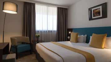 Chambre Supérieure, 1 trÚs grand lit, non-fumeurs, en bord de piscine | Literie de qualité supérieure, minibar, coffres-forts dans les chambres