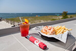 2 restaurants servant le petit-déjeuner, spécialités Cuisine américaine